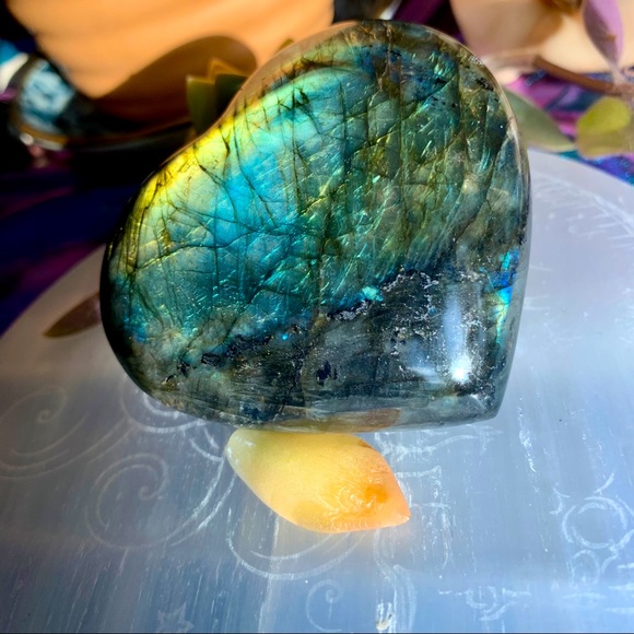 Large Puffy Labradorite Heart - Picture 5 of 9